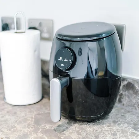 2br Chic And Stylish In Salford, Wifi, Kitchen, Parking With View Apartament *