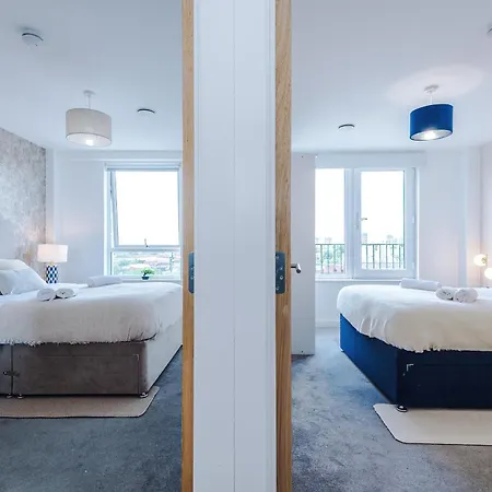Apartment 2br Chic And Stylish In Salford, Wifi, Kitchen, Parking With View Manchester