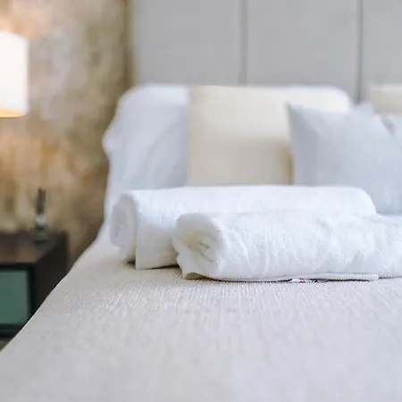 2br Chic And Stylish In Salford, Wifi, Kitchen, Parking With View Apartament