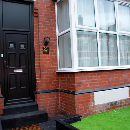 Holiday home Sleeps 14 The Old Trafford Family Zen By Genesis Living