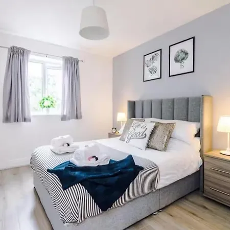 Spacious 2-bed In By Stayfolk, Great For Business - Sleeps 4 Manchester