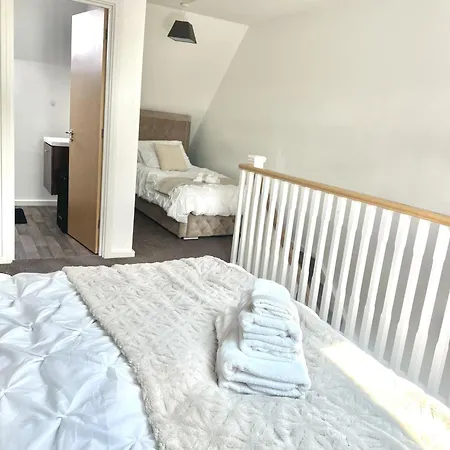 Warm&cosy 3bedroom In The Heart Of *