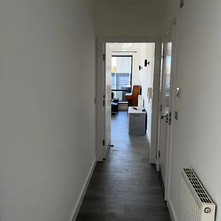 2 Morden In Centre Apartment Manchester