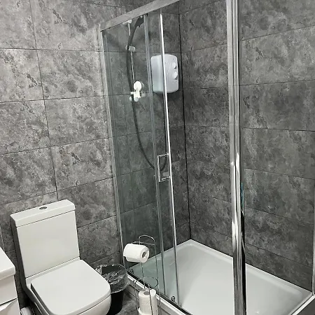 2 Morden In Centre Μάντσεστερ