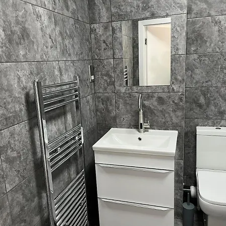 2 Morden In Centre Διαμέρισμα Μάντσεστερ