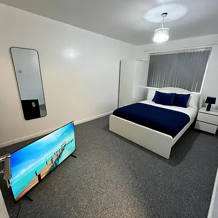 3 Bedroom House With New Kitchen And Bathroom * Manchester