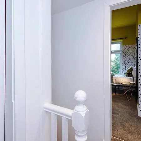 Trendy 3 Bedroom Pad * Manchester
