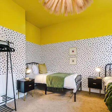 Trendy 3 Bedroom Pad Дом отдыха Манчестер