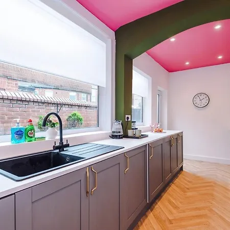Trendy 3 Bedroom Pad Дом отдыха Манчестер