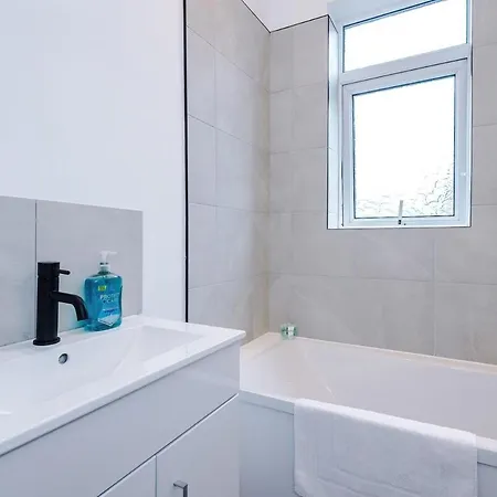 Trendy 3 Bedroom Pad Manchester
