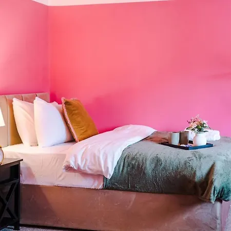 Trendy 3 Bedroom Pad Дом отдыха Манчестер