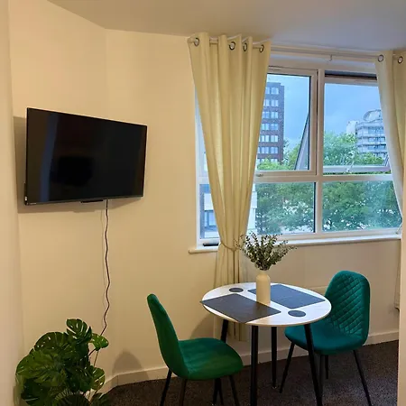 Apartment Zelena Luxurious Apartment, Private Parking, Fast Wi-fi, Self Check-in Anytime Perfect For Late Arrivals, 5 Minutes To Old Trafford Stadium Manchester
