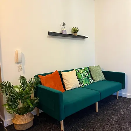 Apartmán Zelena Luxurious Apartment, Private Parking, Fast Wi-fi, Self Check-in Anytime Perfect For Late Arrivals, 5 Minutes To Old Trafford Stadium *