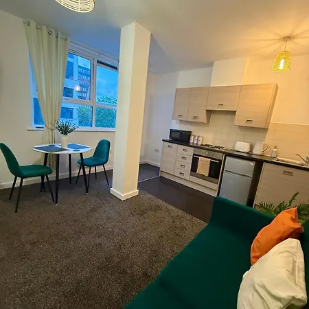 Zelena Luxurious Apartment, Private Parking, Fast Wi-fi, Self Check-in Anytime Perfect For Late Arrivals, 5 Minutes To Old Trafford Stadium Apartmán Manchester