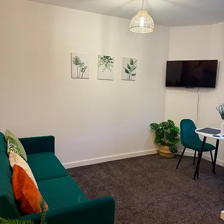 Zelena Luxurious Apartment, Private Parking, Fast Wi-fi, Self Check-in Anytime Perfect For Late Arrivals, 5 Minutes To Old Trafford Stadium Lejlighed *