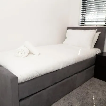 Charming 3mins From Airport