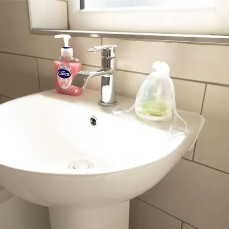 Charming 3mins From Airport Apartment Manchester
