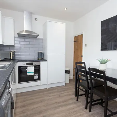 Apartment Charming 3mins From Airport Manchester
