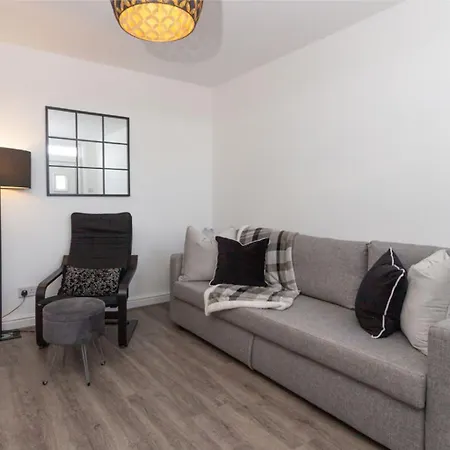 Charming 3mins From Airport *