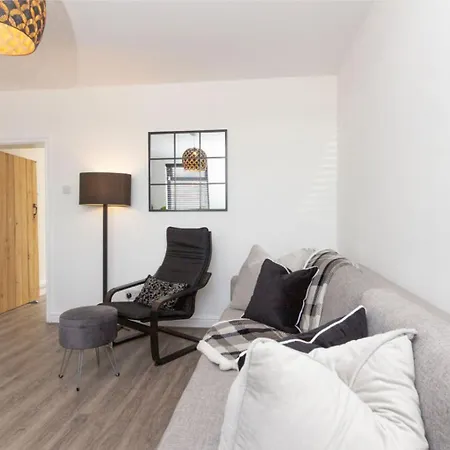 Charming 3mins From Airport Manchester