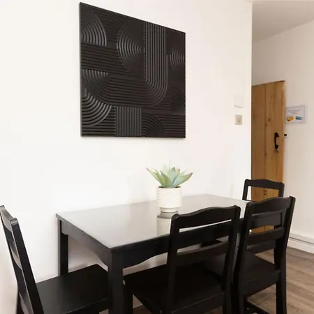 Apartment Charming 3mins From Airport