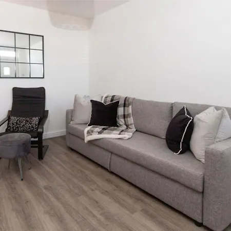 Apartment Charming 3mins From Airport