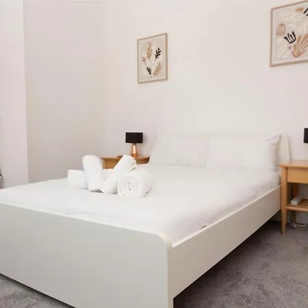 Charming 3mins From Airport マンチェスター