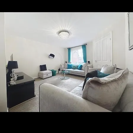 24 Longshaw Close בית אירוח