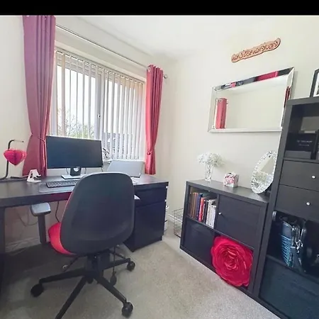 24 Longshaw Close בית אירוח *