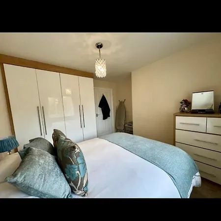 24 Longshaw Close בית אירוח מנצ'סטר