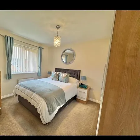 24 Longshaw Close