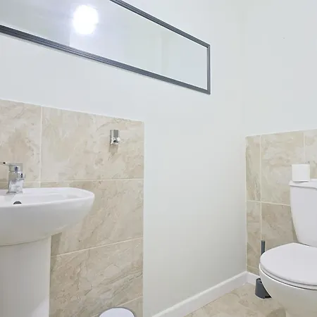 3br Modern In Semesterbostad