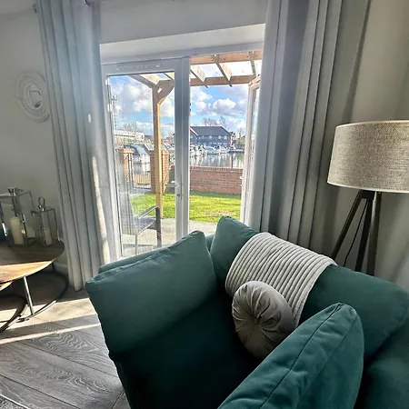 Lägenhet Stylish 4br Townhouse On Stretford Marina - Waterside In M32 Manchester