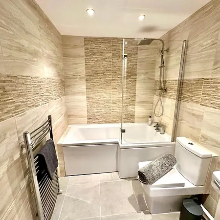 Stylish 4br Townhouse On Stretford Marina - Waterside In M32 Lägenhet *