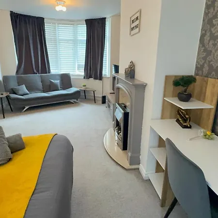 Contractor Stays, Fast Wifi, Free Parking, Work *