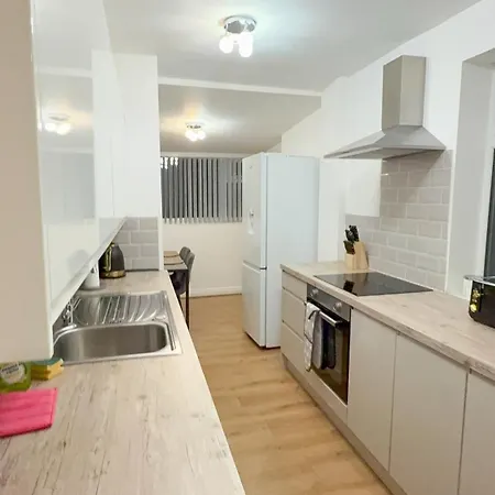 Contractor Stays, Fast Wifi, Free Parking, Work Манчестер