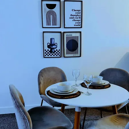 아파트 Modern Sleeps 4 & Free Parking *