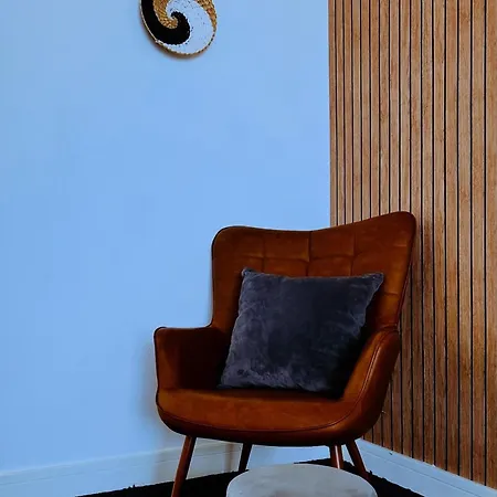 Modern Sleeps 4 & Free Parking 公寓 *