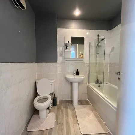 Apartment Centre & Parking 2 Bedroom Ap *