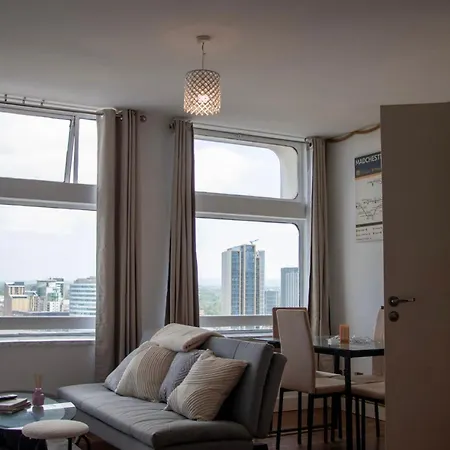 Centre & Parking 2 Bedroom Ap *