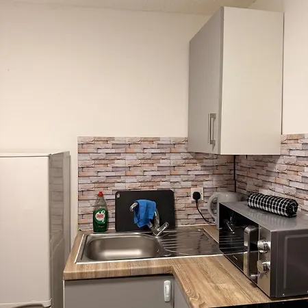 Manchester Apartment Near Old Trafford - Free Parking - Sleeps 4 *