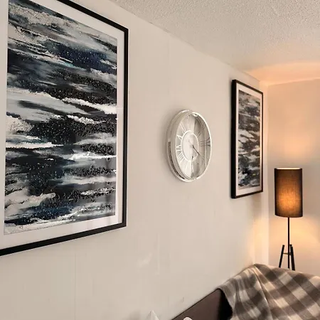 شقة Manchester Apartment Near Old Trafford - Free Parking - Sleeps 4 *