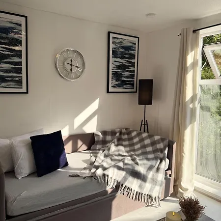 Flat In - Dudleys Dove Manchester