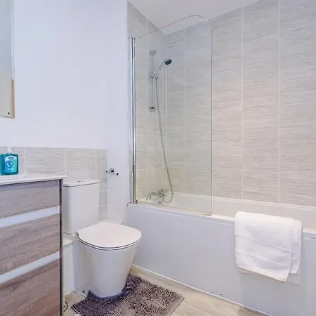 Apartment Monthlyescape Family Leisure Wifi Sleeps4 Manchester