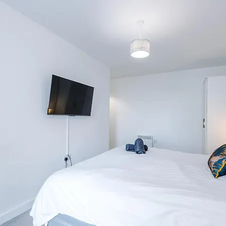 Charming Salford, Staycation, Wifi, Sleeps 5