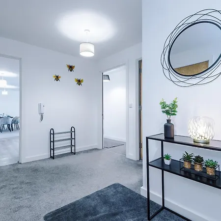 Charming Salford, Staycation, Wifi, Sleeps 5 Daire