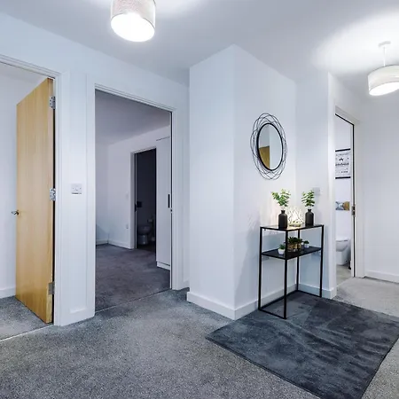 Charming Salford, Staycation, Wifi, Sleeps 5 Apartment