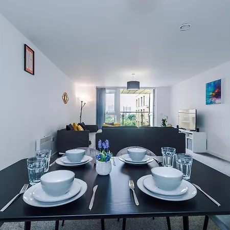 Charming Salford, Staycation, Wifi, Sleeps 5 Manchester