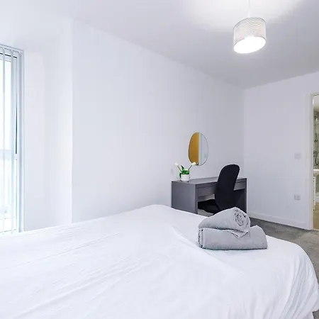 Charming Salford, Staycation, Wifi, Sleeps 5 * Manchester