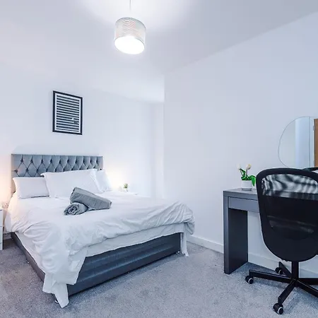 Charming Salford, Staycation, Wifi, Sleeps 5 Daire *